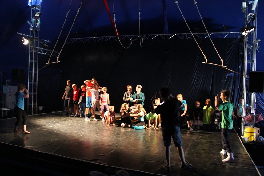 Zirkus macht stark - 55 Kinder konnten diese Woche im Zappelini Zelt ihr eigenes St&uuml;ck proben