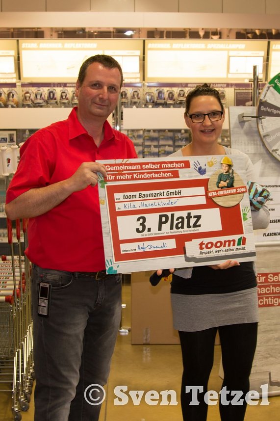 Toom Baumarkt &uuml;berreichte Schecks an Nordh&auml;user Kinderg&auml;rten