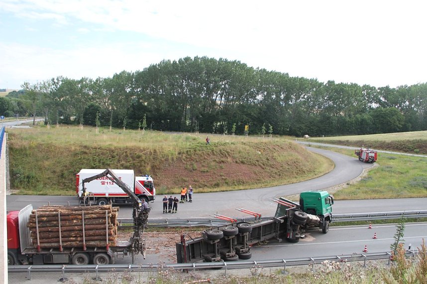 Verungl&uuml;ckter Holzlaster bei Nordhausen