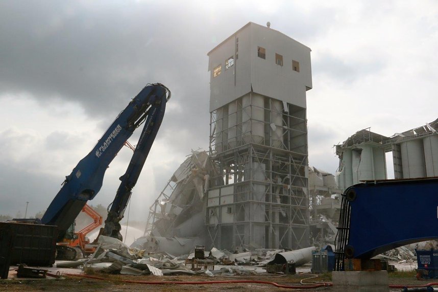 Adieu Gipswerk - der R&uuml;ckbau des fr&uuml;heren Wildgruber-Gipswerkes in Niedersachswerfen l&auml;uft auf Hochtouren