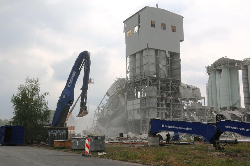 Adieu Gipswerk - der R&uuml;ckbau des fr&uuml;heren Wildgruber-Gipswerkes in Niedersachswerfen l&auml;uft auf Hochtouren
