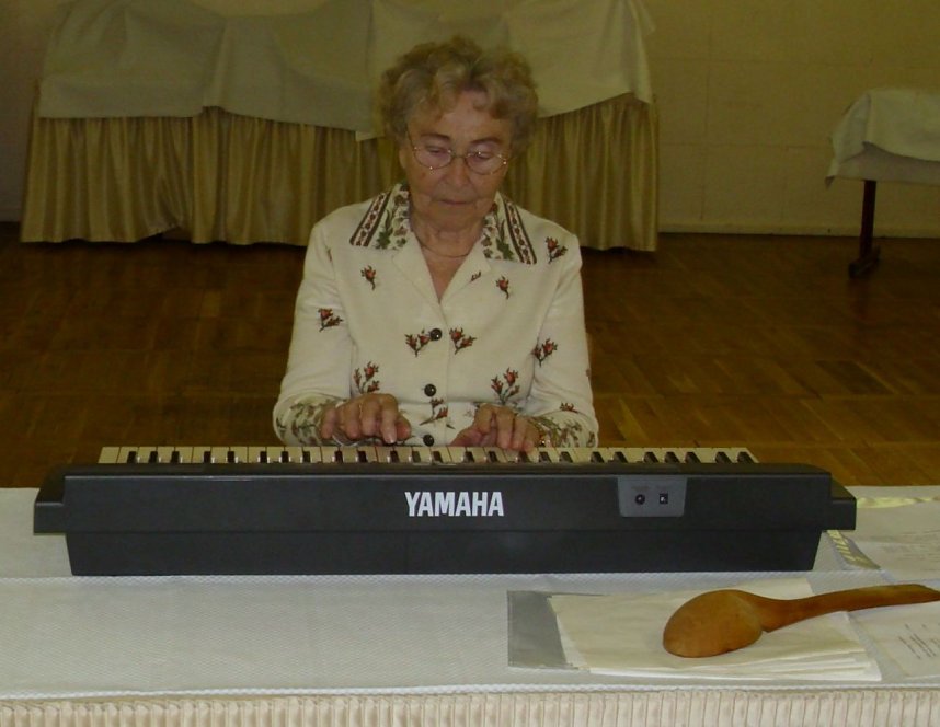 Erika Schirmer, die Mutter der "kleinen wei&szlig;en Friedenstaube", wird am Sonntag ihren 90. Geburtstag feiern