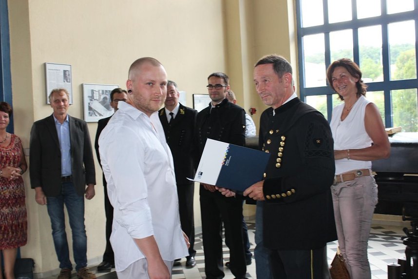 Bergbautechnologen beenden Ausbildung