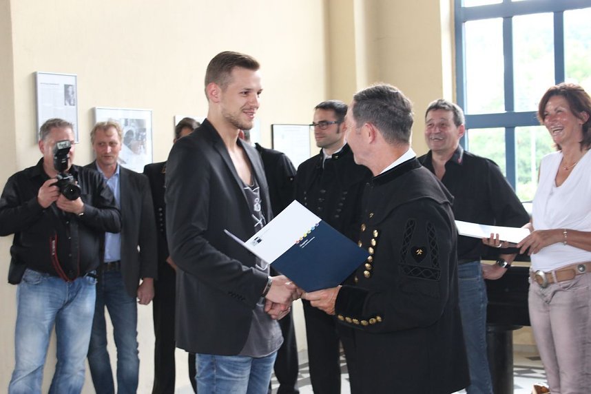 Bergbautechnologen beenden Ausbildung