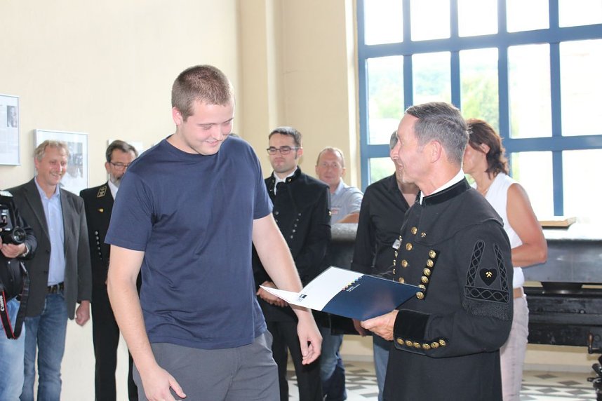 Bergbautechnologen beenden Ausbildung