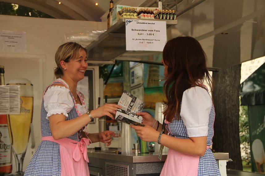 Die Altstadtoriginale um Hannechen Vogelstange er&ouml;ffneten heute Nachmittag das 22. Nordh&auml;user Altstadtfest