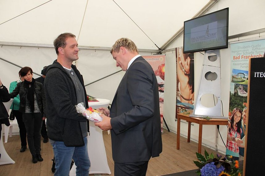 Mit Festakt schiefer Turm als gerettet gefeiert