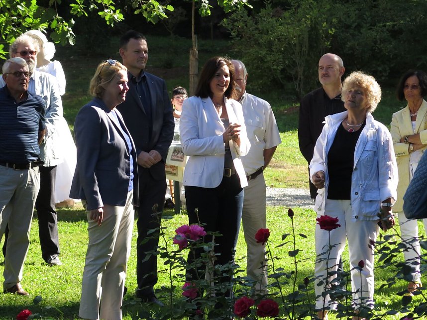 Gro&szlig;er Bahnhof im Park Hohenrode