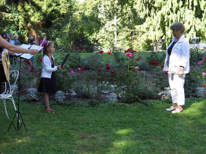 Gro&szlig;er Bahnhof im Park Hohenrode