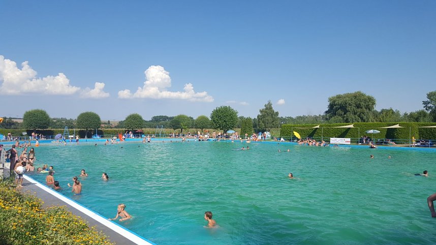 Tolles Wochenende im Freibad H&uuml;nstein