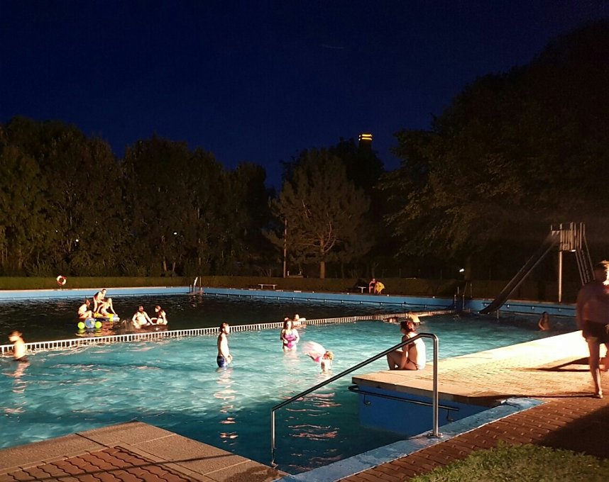 2. Flutlichtschwimmen im Salzaquellbad