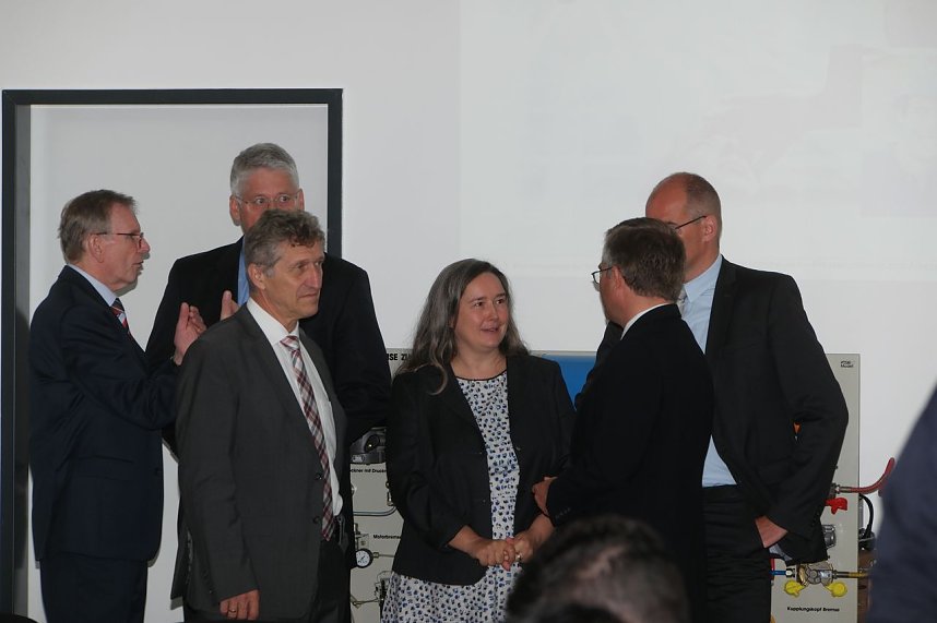 Azubis begr&uuml;&szlig;t