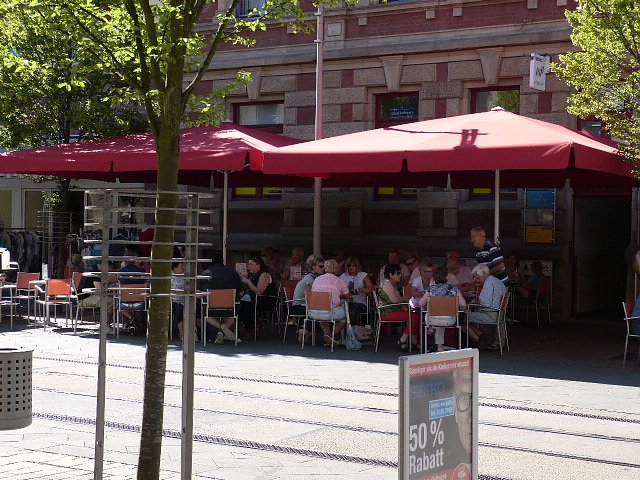 Sechs Neue in der Bahnhostra&szlig;e