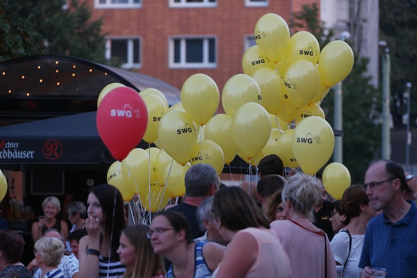 Doppelter Geburtstag auf dem Theaterplatz