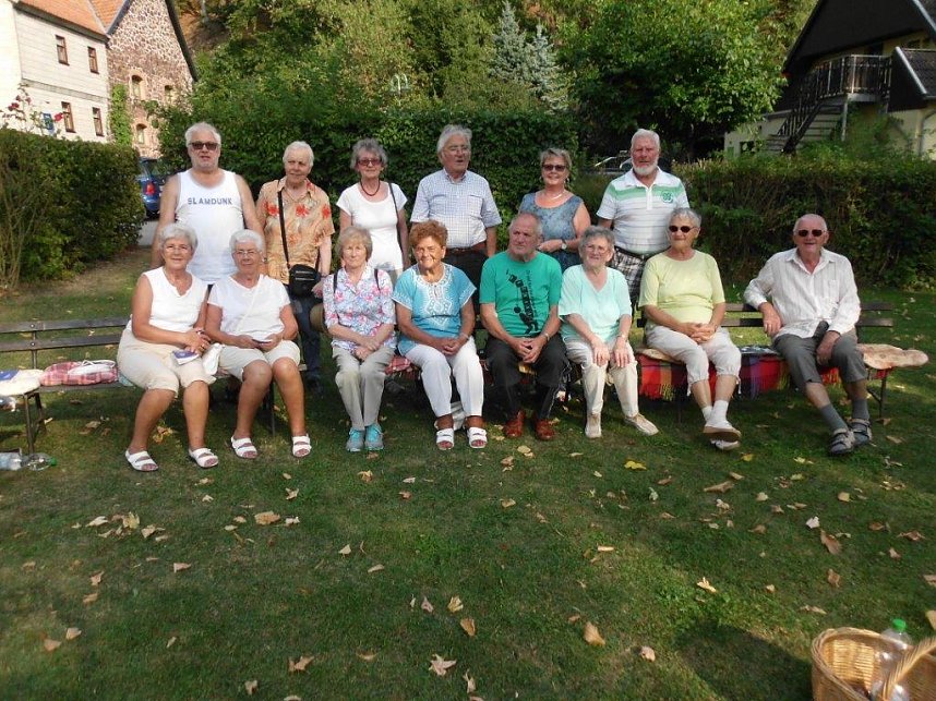 14 S&auml;nger beim Offenen Singen im Kurpark