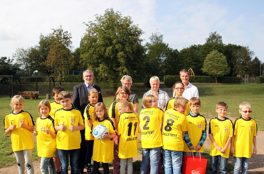 Neue Trikots f&uuml;r Schulen