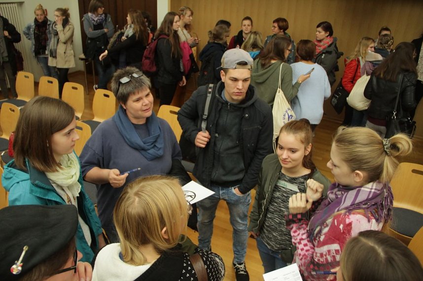 Spuren hinterlassen - vom Campus aus ging es f&uuml;r rund 100 Studierende heute hinaus, die Region und ihre Verein kennen lernen