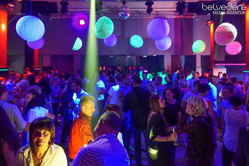 Wir bekennen Farbe! - so hie&szlig; das Motto der Nacht vom Samstag zu Sonntag im Nordh&auml;user Jugendclubhaus. Auf die G&auml;ste wartete nicht nur jede Menge Licht, sondern auch jede Menge toller Musik. Wir haben wieder die Galerie f&uuml;r Sie zusammengestellt.