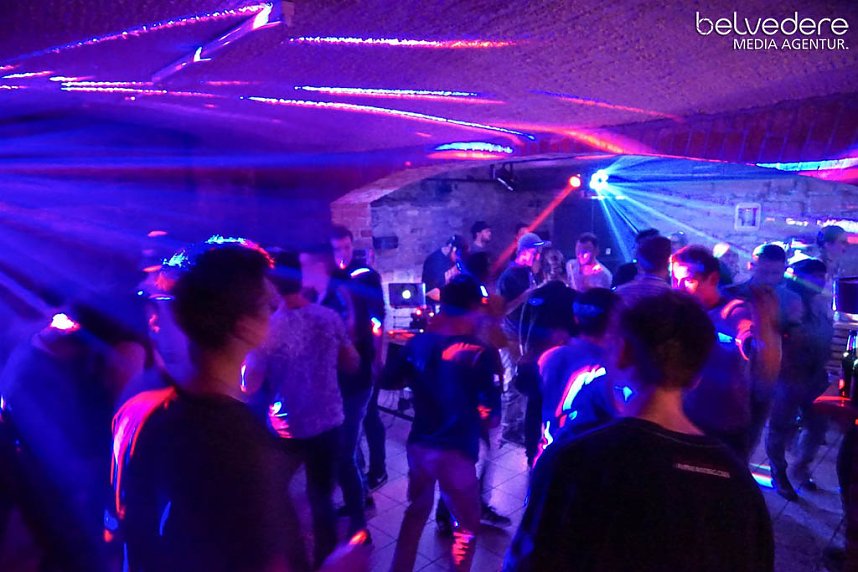 Wir bekennen Farbe! - so hie&szlig; das Motto der Nacht vom Samstag zu Sonntag im Nordh&auml;user Jugendclubhaus. Auf die G&auml;ste wartete nicht nur jede Menge Licht, sondern auch jede Menge toller Musik. Wir haben wieder die Galerie f&uuml;r Sie zusammengestellt.