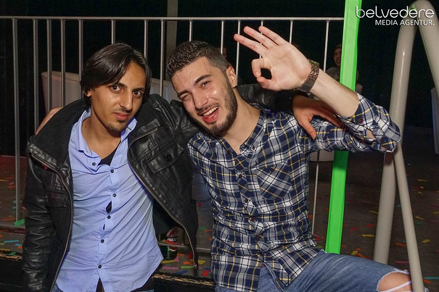 Wir bekennen Farbe! - so hie&szlig; das Motto der Nacht vom Samstag zu Sonntag im Nordh&auml;user Jugendclubhaus. Auf die G&auml;ste wartete nicht nur jede Menge Licht, sondern auch jede Menge toller Musik. Wir haben wieder die Galerie f&uuml;r Sie zusammengestellt.