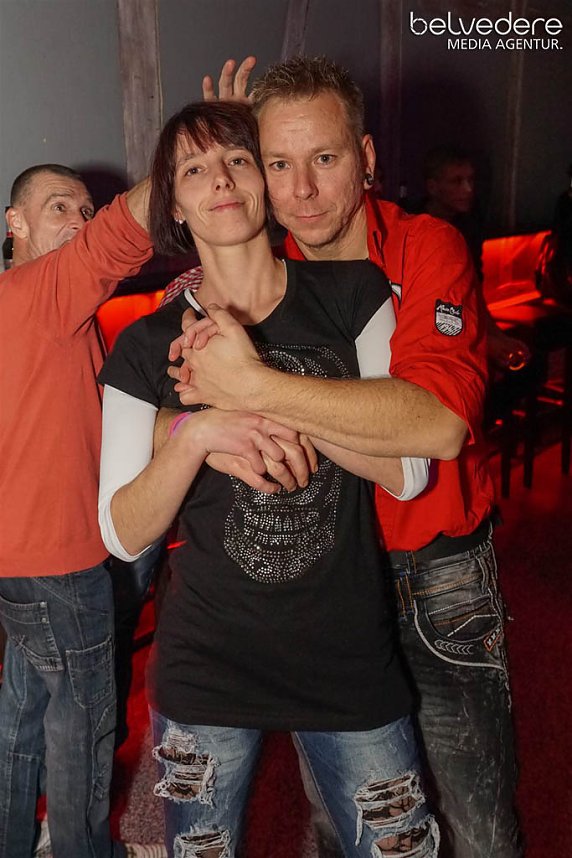 Wir bekennen Farbe! - so hie&szlig; das Motto der Nacht vom Samstag zu Sonntag im Nordh&auml;user Jugendclubhaus. Auf die G&auml;ste wartete nicht nur jede Menge Licht, sondern auch jede Menge toller Musik. Wir haben wieder die Galerie f&uuml;r Sie zusammengestellt.