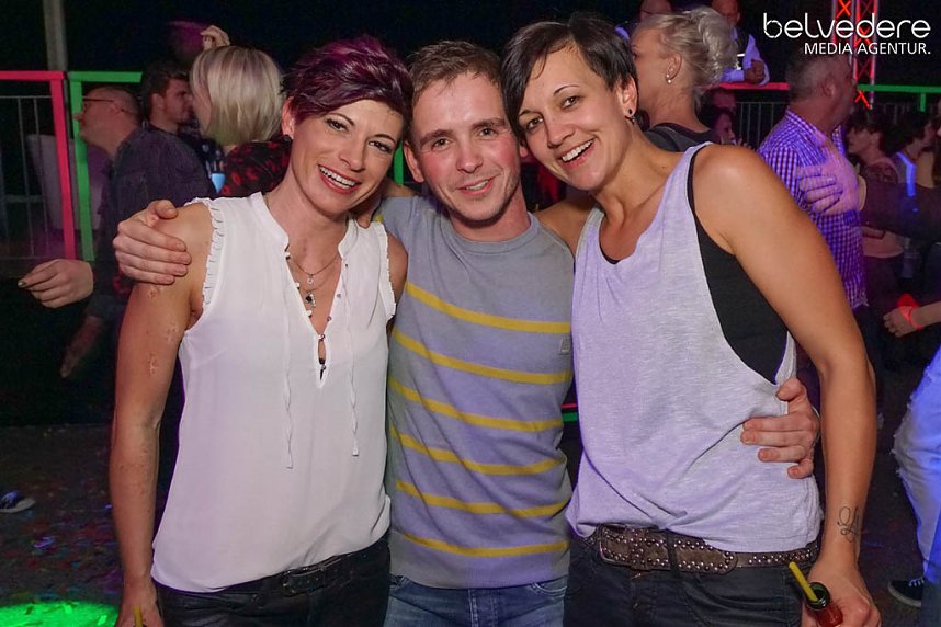 Wir bekennen Farbe! - so hie&szlig; das Motto der Nacht vom Samstag zu Sonntag im Nordh&auml;user Jugendclubhaus. Auf die G&auml;ste wartete nicht nur jede Menge Licht, sondern auch jede Menge toller Musik. Wir haben wieder die Galerie f&uuml;r Sie zusammengestellt.