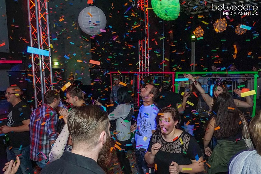 Wir bekennen Farbe! - so hie&szlig; das Motto der Nacht vom Samstag zu Sonntag im Nordh&auml;user Jugendclubhaus. Auf die G&auml;ste wartete nicht nur jede Menge Licht, sondern auch jede Menge toller Musik. Wir haben wieder die Galerie f&uuml;r Sie zusammengestellt.