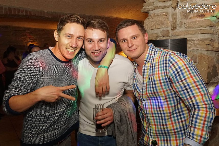 Wir bekennen Farbe! - so hie&szlig; das Motto der Nacht vom Samstag zu Sonntag im Nordh&auml;user Jugendclubhaus. Auf die G&auml;ste wartete nicht nur jede Menge Licht, sondern auch jede Menge toller Musik. Wir haben wieder die Galerie f&uuml;r Sie zusammengestellt.