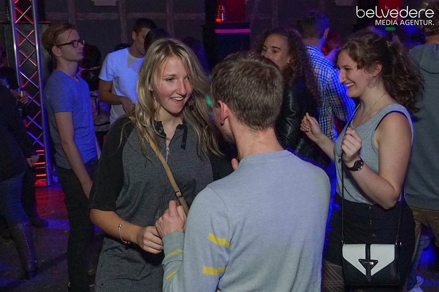 Wir bekennen Farbe! - so hie&szlig; das Motto der Nacht vom Samstag zu Sonntag im Nordh&auml;user Jugendclubhaus. Auf die G&auml;ste wartete nicht nur jede Menge Licht, sondern auch jede Menge toller Musik. Wir haben wieder die Galerie f&uuml;r Sie zusammengestellt.