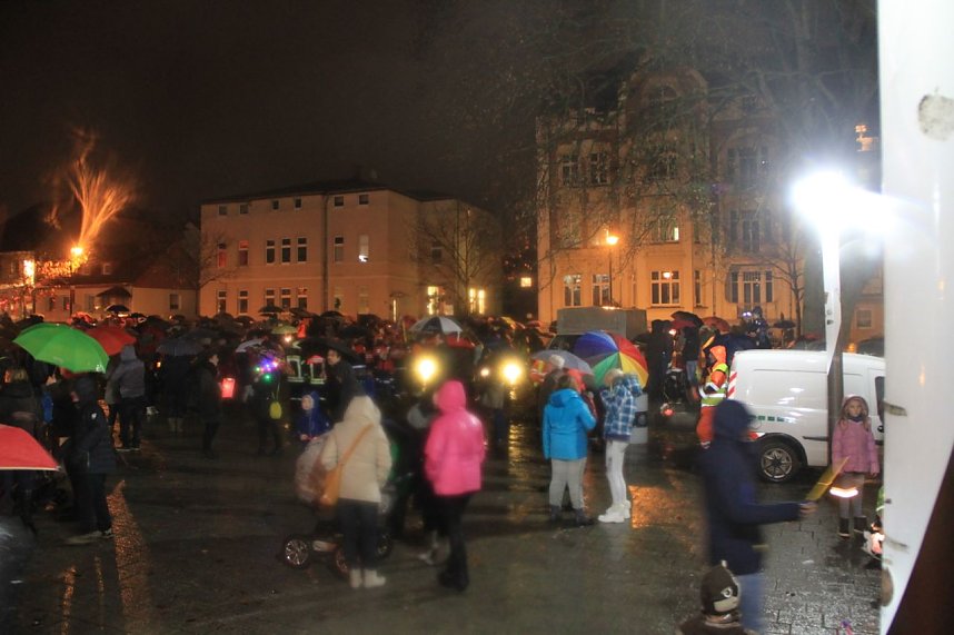 Martini 2016 - Brezeln, Feuerwerk und Schattenspiel