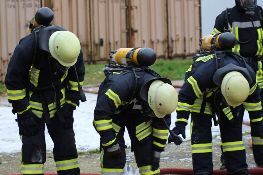 Hei&szlig;e Ausbildung im Brandcontainer