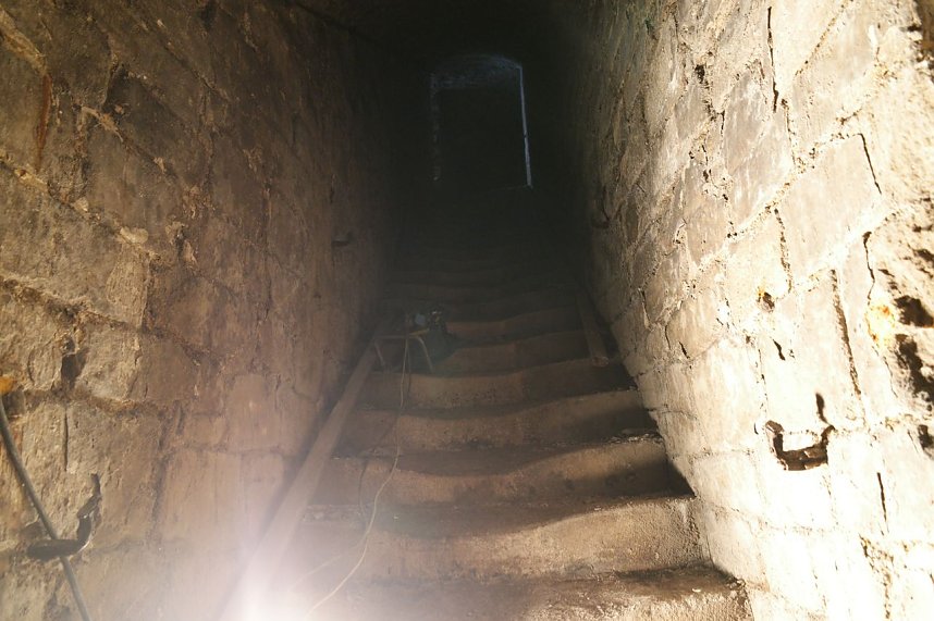 Von der zweiten in die erste Etage der Keller