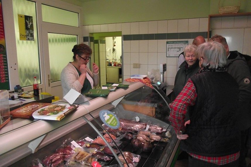 Reger Andrang herrschte im Wildladen im Geb&auml;ude der Agrargenossenschaft in Wolkramshausen.