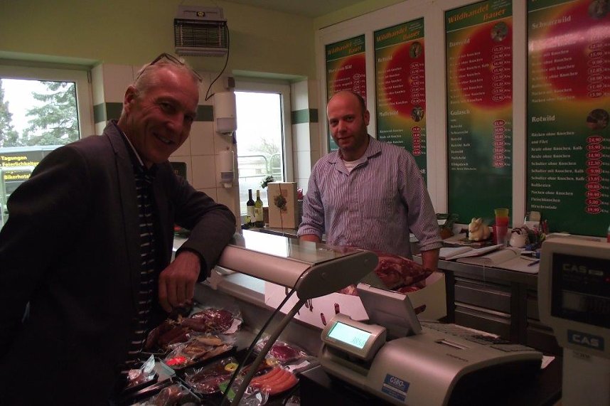 Steffen Schmidt, Chef des Hotels Harzparadies in Ilfeld, kaufte bei Jens Cotta gro&szlig; ein. Hirschschnitzel sind eine Spezialit&auml;t des Hauses.