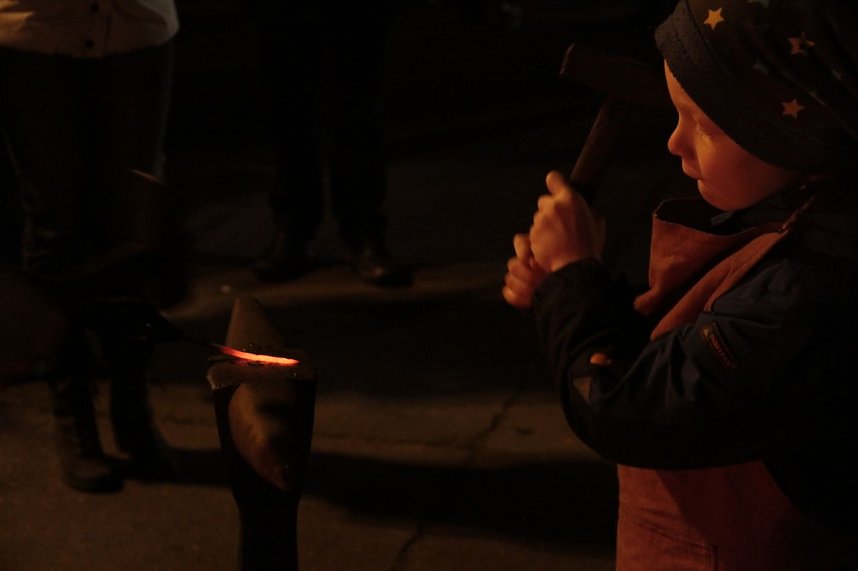 Handwerker-Weihnachtsmarkt vor der Blasii-Kirche
