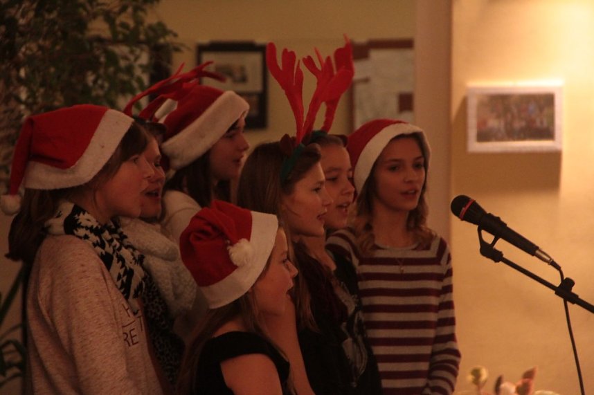 Volles Haus - der Weihnachtsbasar der Petersbergschule lockte jede Menge Besucher