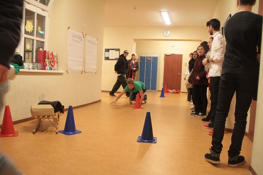 Volles Haus - der Weihnachtsbasar der Petersbergschule lockte jede Menge Besucher