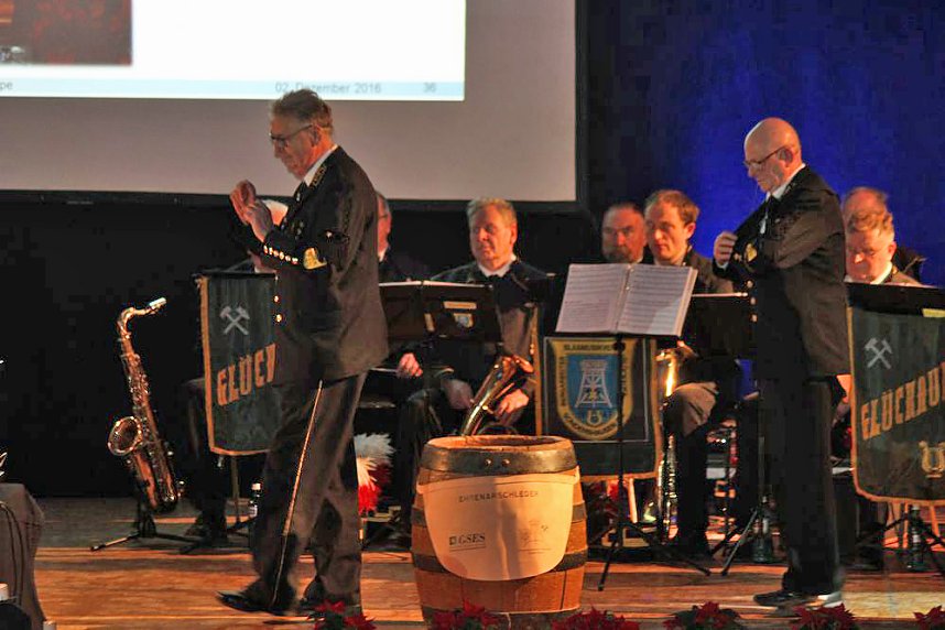 Ministerpr&auml;sident bekam Schl&auml;ge