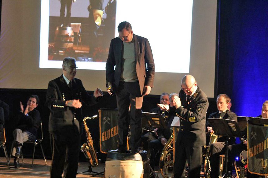 Ministerpr&auml;sident bekam Schl&auml;ge