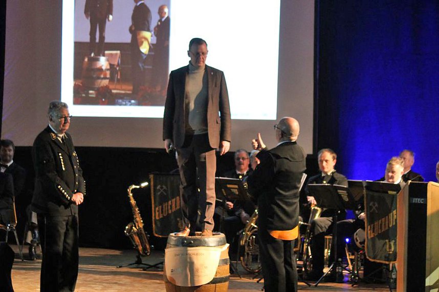 Ministerpr&auml;sident bekam Schl&auml;ge