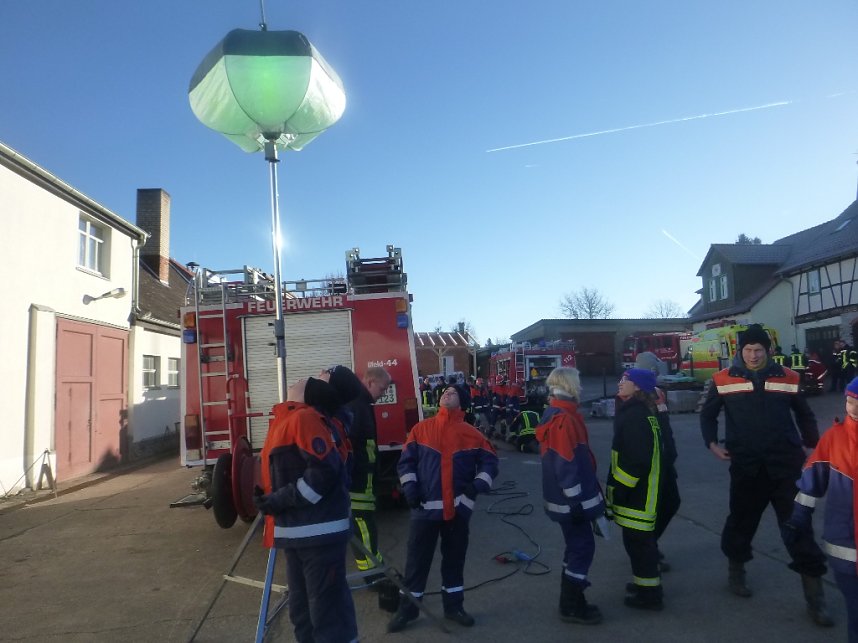 Jugendfeuerwehrleute bei der Ausbildung