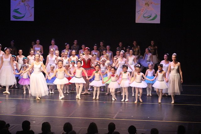 Tanzstudio Radeva &ouml;ffnet das dritte Adventst&uuml;rchen