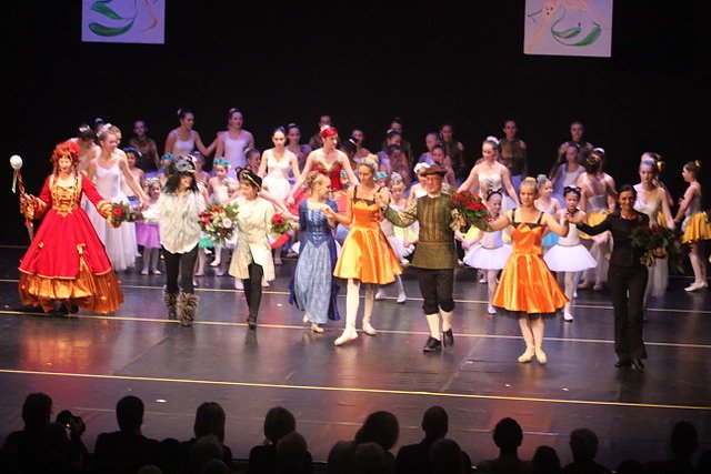 Tanzstudio Radeva &ouml;ffnet das dritte Adventst&uuml;rchen