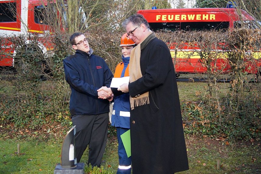 Friedenslicht am Friedhof