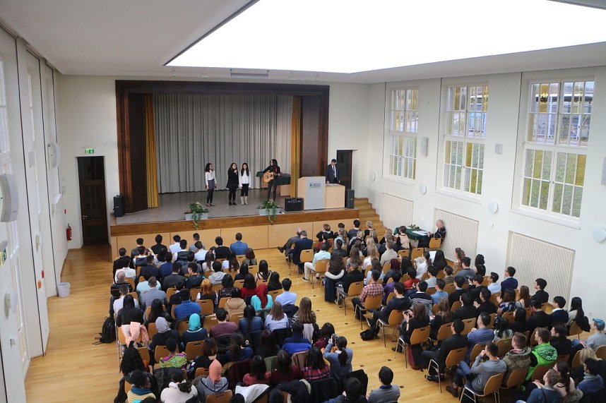 Zeugnisvergabe am Nordh&auml;user Studienkolleg