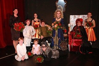 Gut besucht war auch die aktuelle Produktion des nunmehr 22 Jahre alten Tanzstudios "Die Sch&ouml;ne und das Biest"