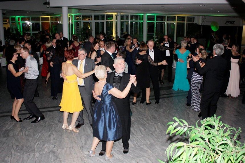 Gemeinsam feiern - gemeinsam genie&szlig;en