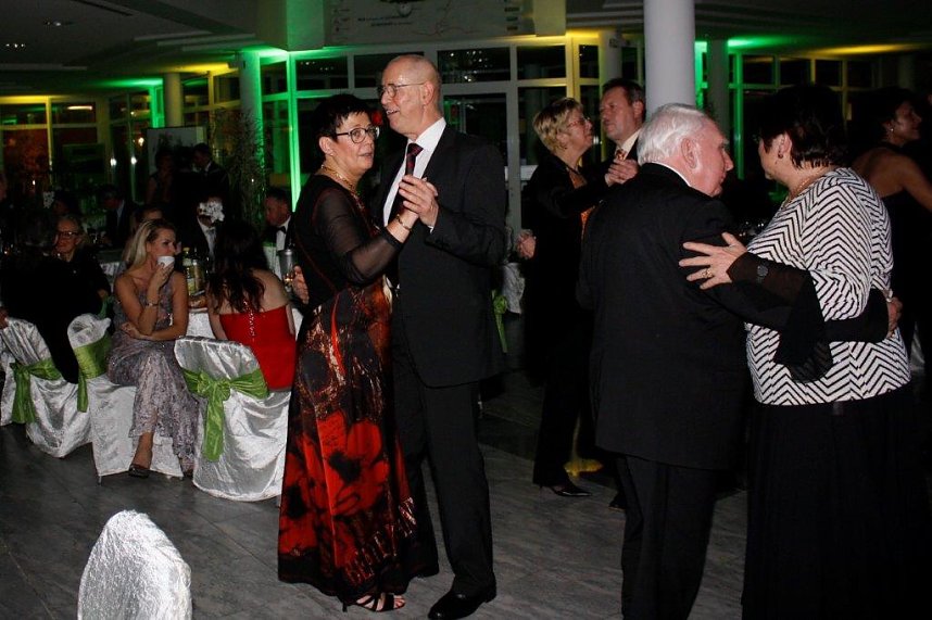 Gemeinsam feiern - gemeinsam genie&szlig;en