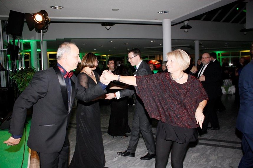 Gemeinsam feiern - gemeinsam genie&szlig;en