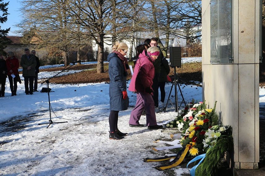 Kranzniederlegung am Nordh&auml;user Ehrenfriedhof